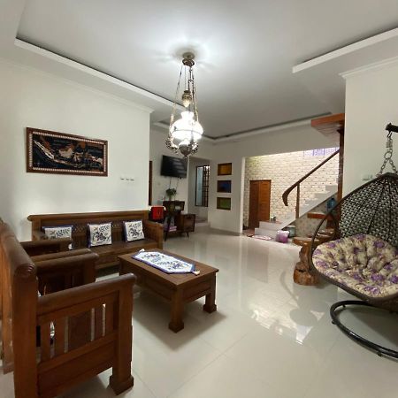Rengganis Homestay Yogyakarta Exterior foto